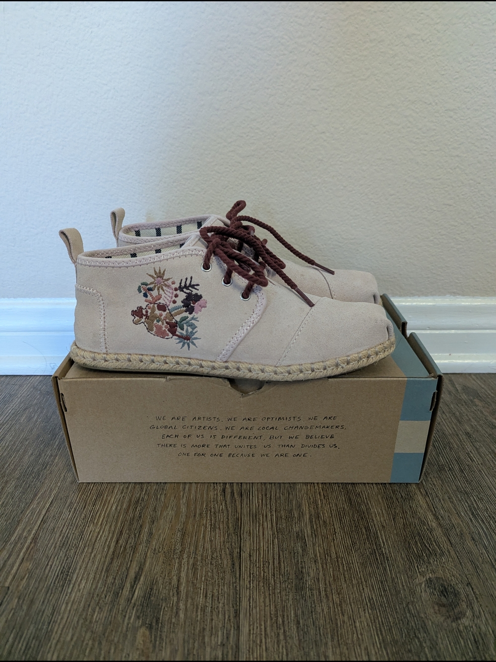 Toms| Women Suede Floral Chukka Boots in Light Pink | Size 7